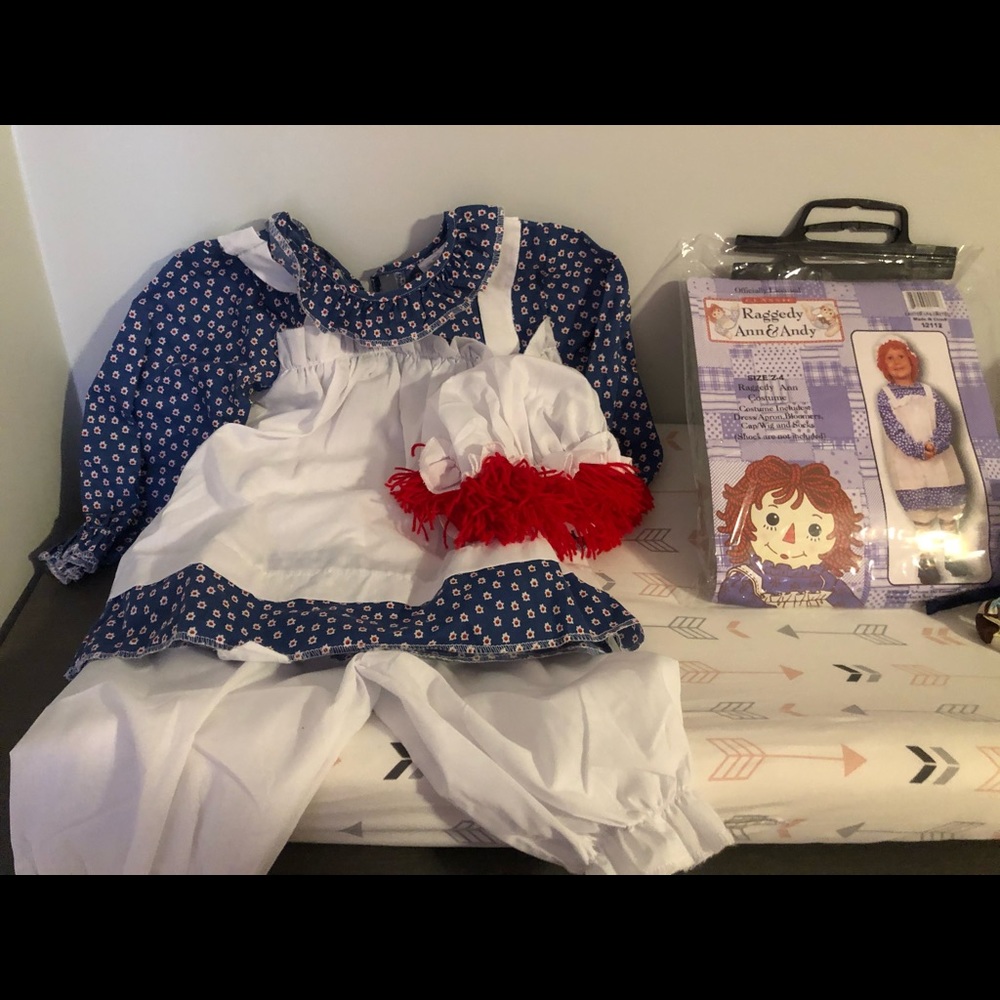 Raggedy Ann Costume: Girls Toddler Size (like new)